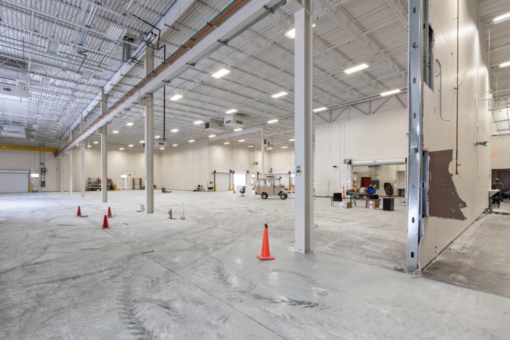 x1a1345-1024x683 Warehouse facility with metal structure, ready to become a multi-purpose space.